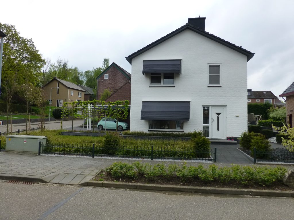 woning met aluminium bekleding vensterbanken